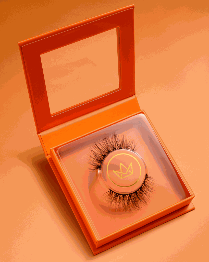 Cílios Postiços Naughty da coleção Lashes by Mari Maria Makeup